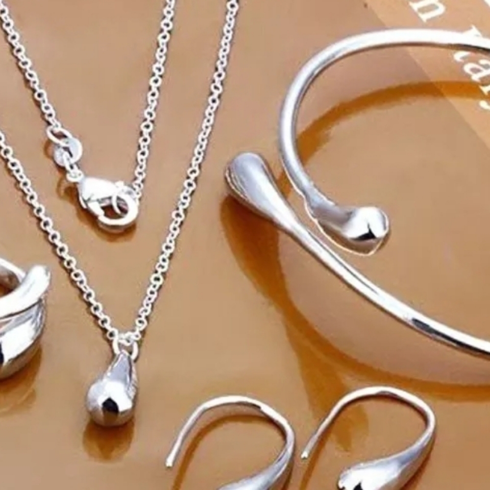 Beautiful silver-plated set!